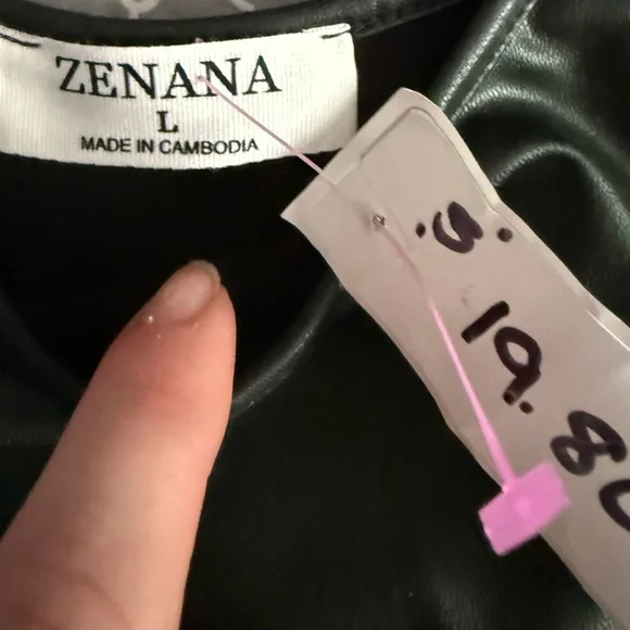 Zara Women's Black Faux Leather Shorts - Picture 2 of 3